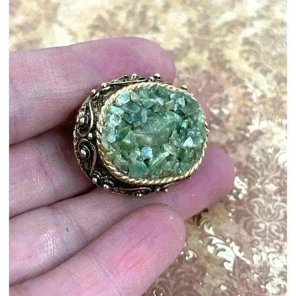 Oval Green Jade Pebble Chip Inlay Mosaic Ornate Gold Tone Brooch 1.5" - Picture 8 of 8